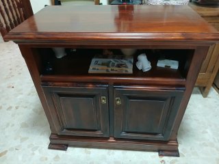 Mueble TV madera oscuro