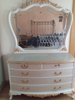 Cabecero, 2 mesitas, cómoda y espejo