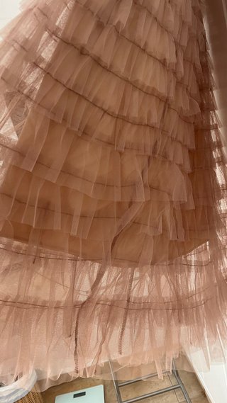 Falda midi tul volantes beige