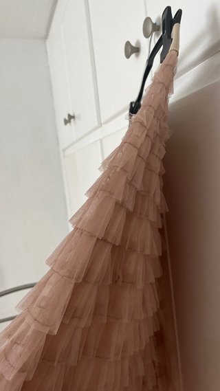 Falda midi tul volantes beige