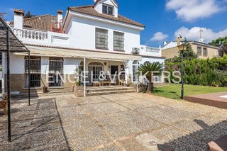 Chalet en venta en La Motilla en Dos Hermanas
