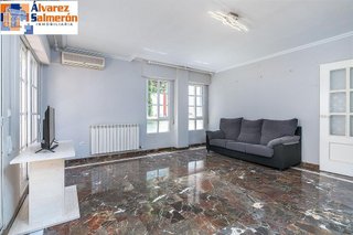 Piso en venta en Bola de Oro - Serrallo en Granada