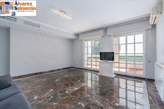 Piso en venta en Bola de Oro - Serrallo en Granada