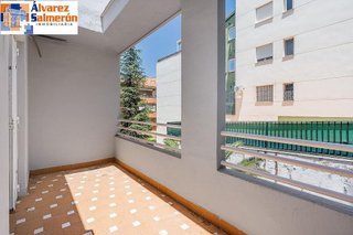 Piso en venta en Bola de Oro - Serrallo en Granada