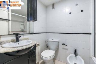 Piso en venta en Bola de Oro - Serrallo en Granada
