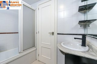 Piso en venta en Bola de Oro - Serrallo en Granada