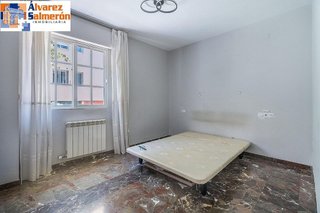 Piso en venta en Bola de Oro - Serrallo en Granada