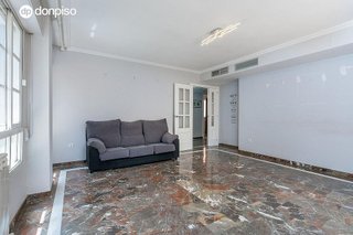 Piso en venta en Bola de Oro - Serrallo en Granada