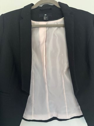 Americana corta H&M negra forro rosa Talla XS