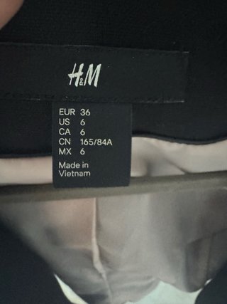 Americana corta H&M negra forro rosa Talla XS