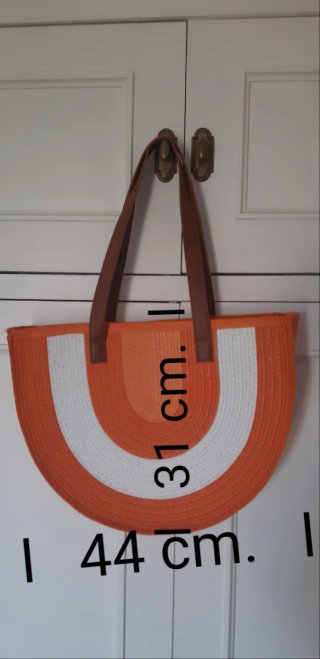 Bolso naranja y blanco