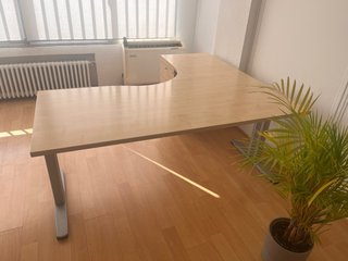 Mesa de oficina angular madera y metal
