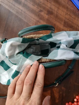 Mini cesta mimbre con pedrería y pañuelo