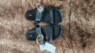 Sandalias Zara destalonadas con hebilla dorada