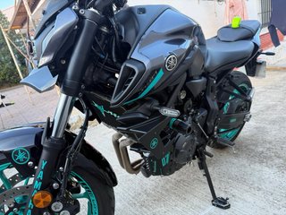 Yamaha MT-07 Naked Negra