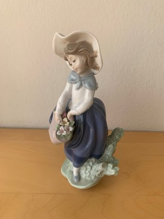 Figura Lladró Niña Cesta Flores Porcelana