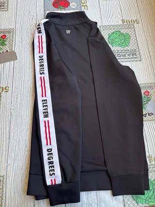 Sudadera Eleven Degrees Negra Talla XL