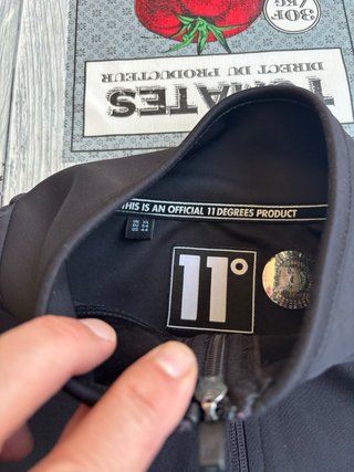 Sudadera Eleven Degrees Negra Talla XL
