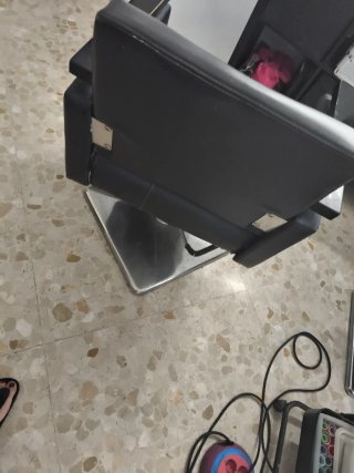 2 Sillónes de peluquería negro