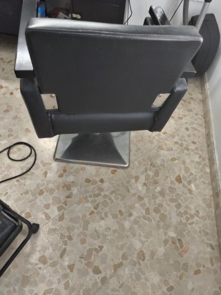 2 Sillónes de peluquería negro