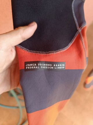 Traje de neopreno Yanga Prison Bound 2mm talla ML