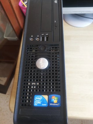 Ordenador Dell con pantalla