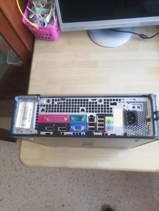 Ordenador Dell con pantalla