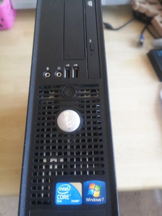 Ordenador Dell con pantalla