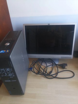 Ordenador Dell con pantalla