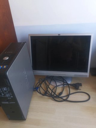 Ordenador Dell con pantalla
