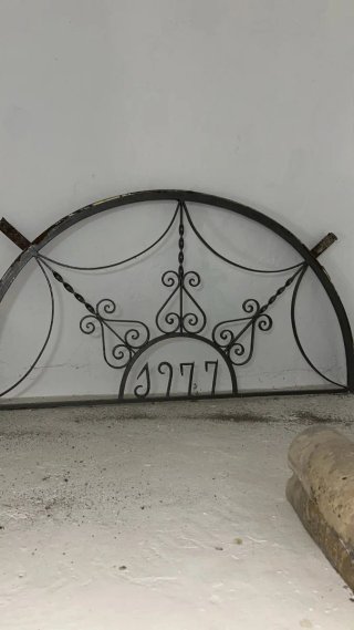 Arco de hierro forjado 1977