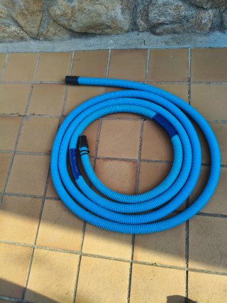 Manguera azul para huerto