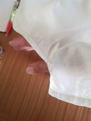 Lote de antiguos peinadores de algodón bordados.