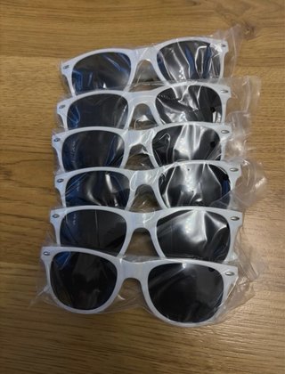 Gafas de sol blancas y negras (pack 2x1,75€)