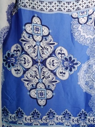 Vestido marca Festa Azul y Blanco.