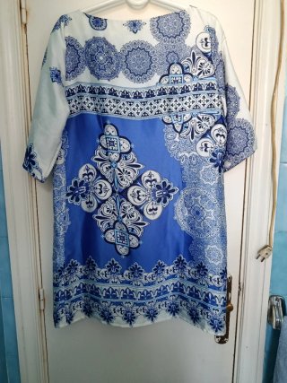 Vestido marca Festa Azul y Blanco.