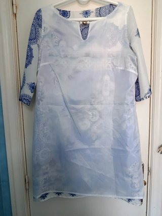 Vestido marca Festa Azul y Blanco.
