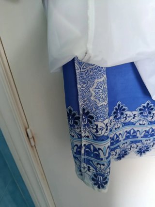 Vestido marca Festa Azul y Blanco.