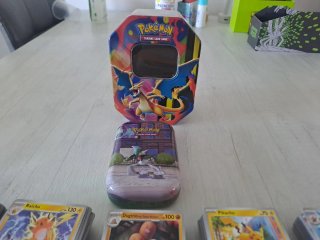 Tin Charizard Mini Tin e 500 Carte Pokemon