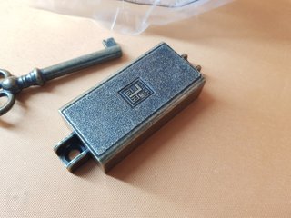 Cerradura antigua para armario con llave