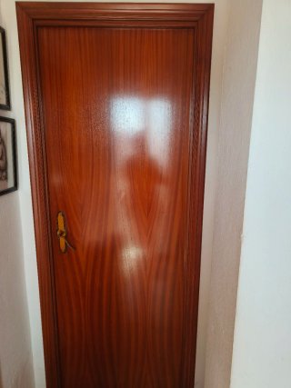 Puerta interior de sapelly