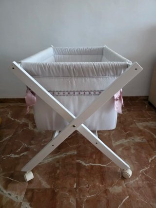 Minicuna bebé con ruedas