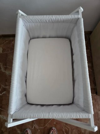 Minicuna bebé con ruedas