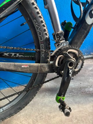 Bicicleta Giant MTB Composite Technology