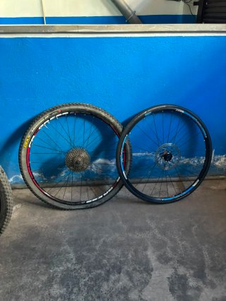 Bicicleta Giant MTB Composite Technology