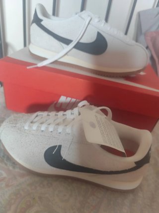 Nike Cortez Beige/Blanco Talla 39 Nuevas