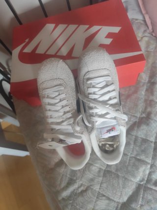 Nike Cortez Beige/Blanco Talla 39 Nuevas