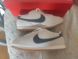 Nike Cortez Beige/Blanco Talla 39 Nuevas