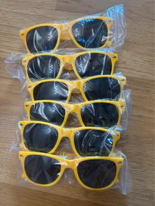 Gafas de sol amarillas 2x1,75€