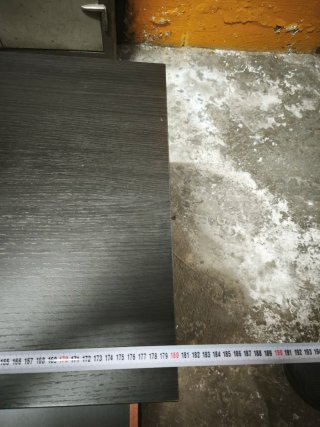 Mueble de comedor marrón oscuro y blanco